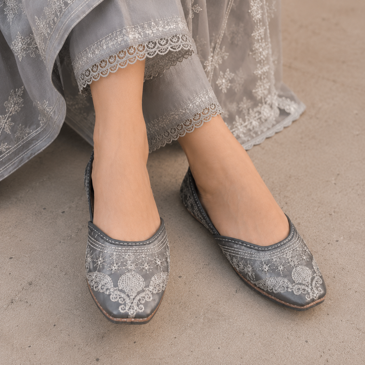Midnight Silver Embroidered Khussa