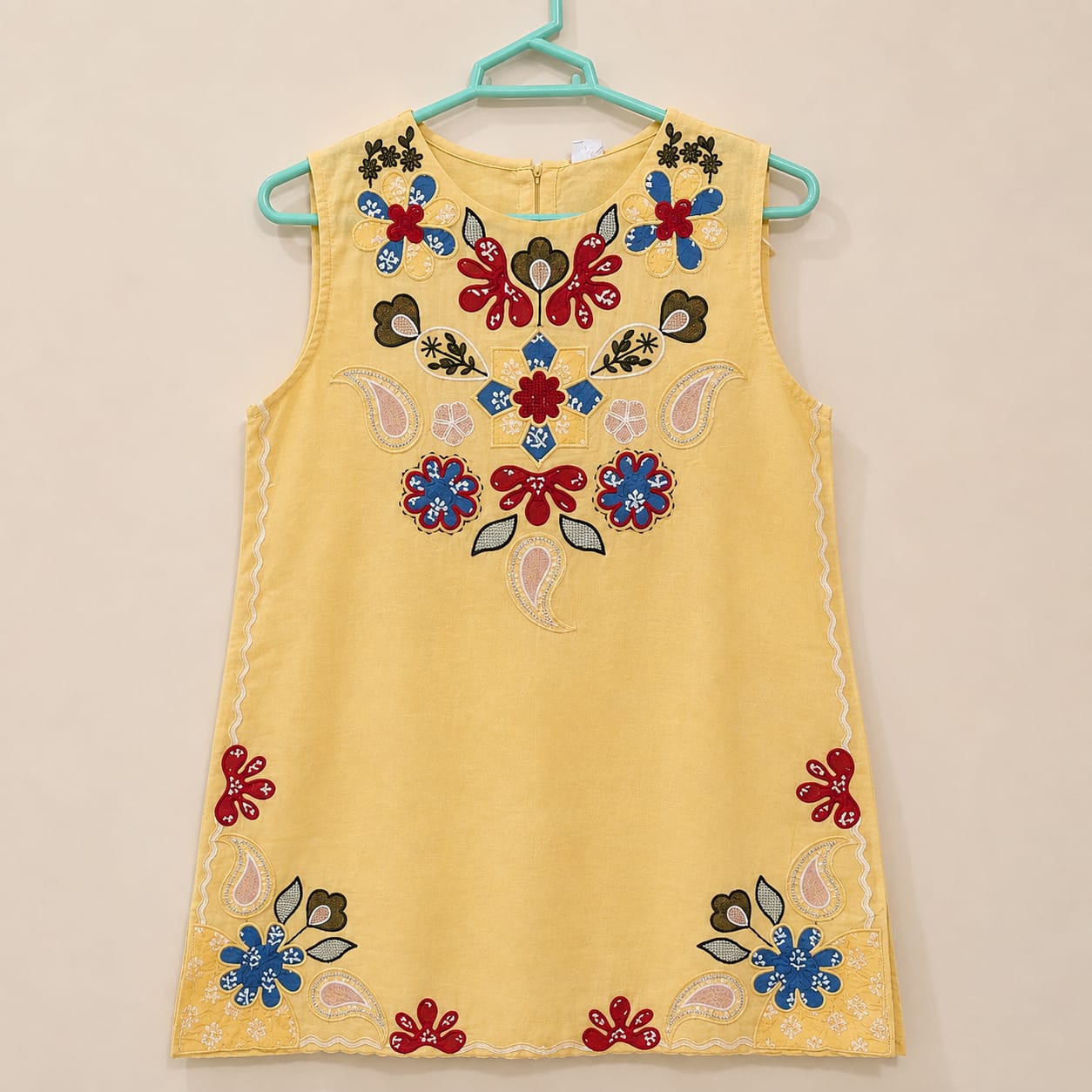 ETHNC Embroidered 1-Piece Kurti